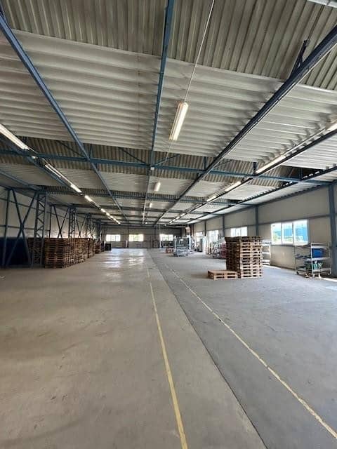 Hallen B Widmung  in Eggendorf    AKTUELL  frei.   670 m2 EG und 1500 m2 im Seitengeschoß