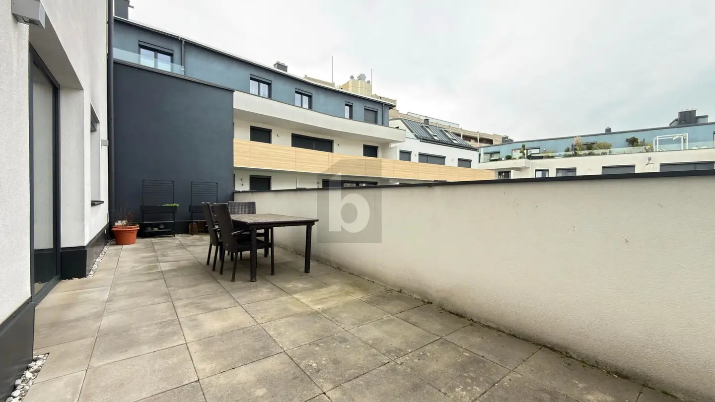 Neuwertige Wohnung mit großem Balkon in ruhiger Zentrallage