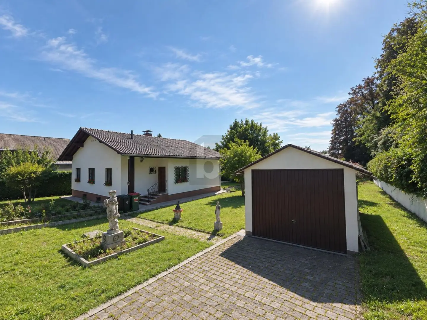 Wohnung mit privatem Garten und großem Entwicklungspotenzial