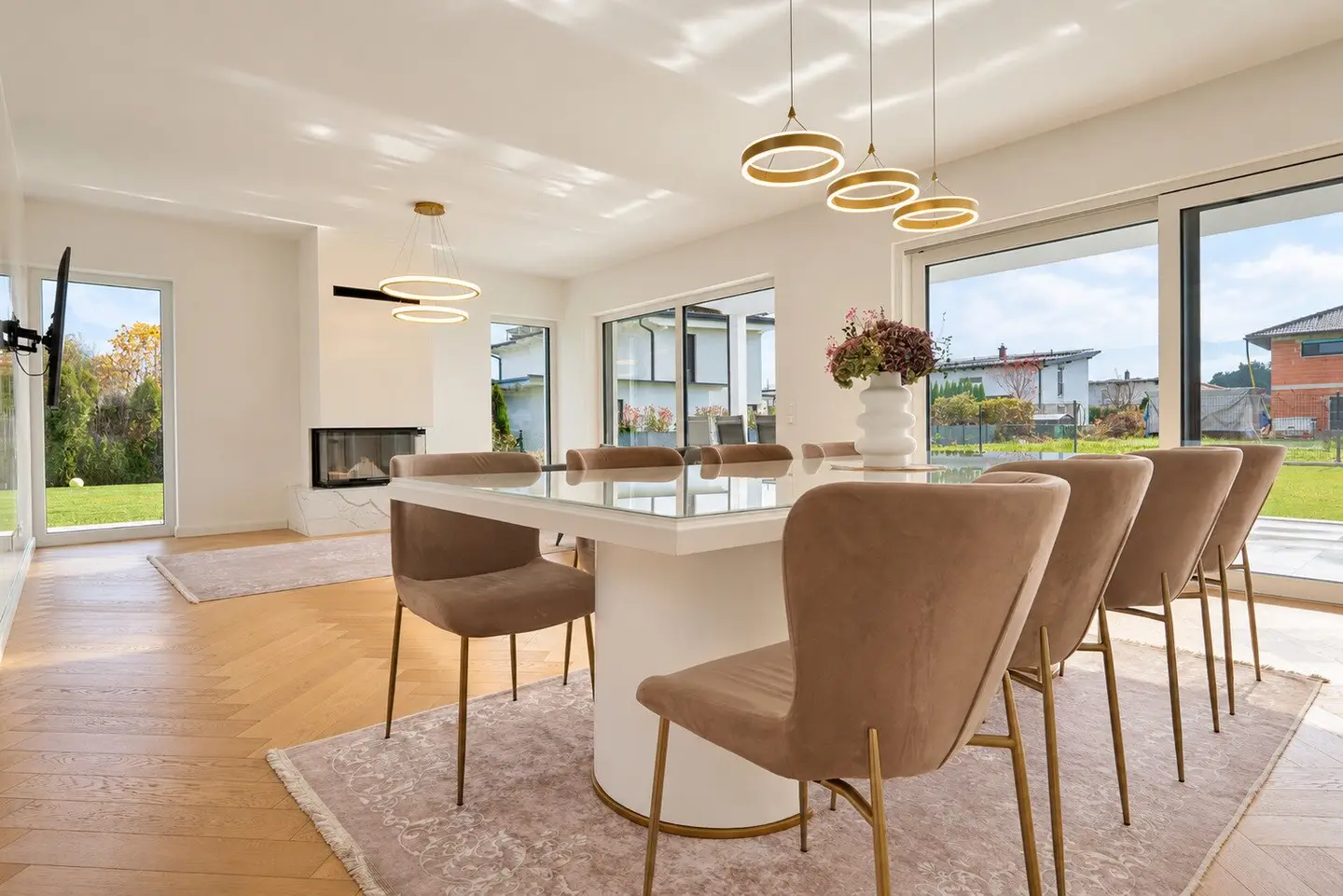 Luxury living on spacious grounds