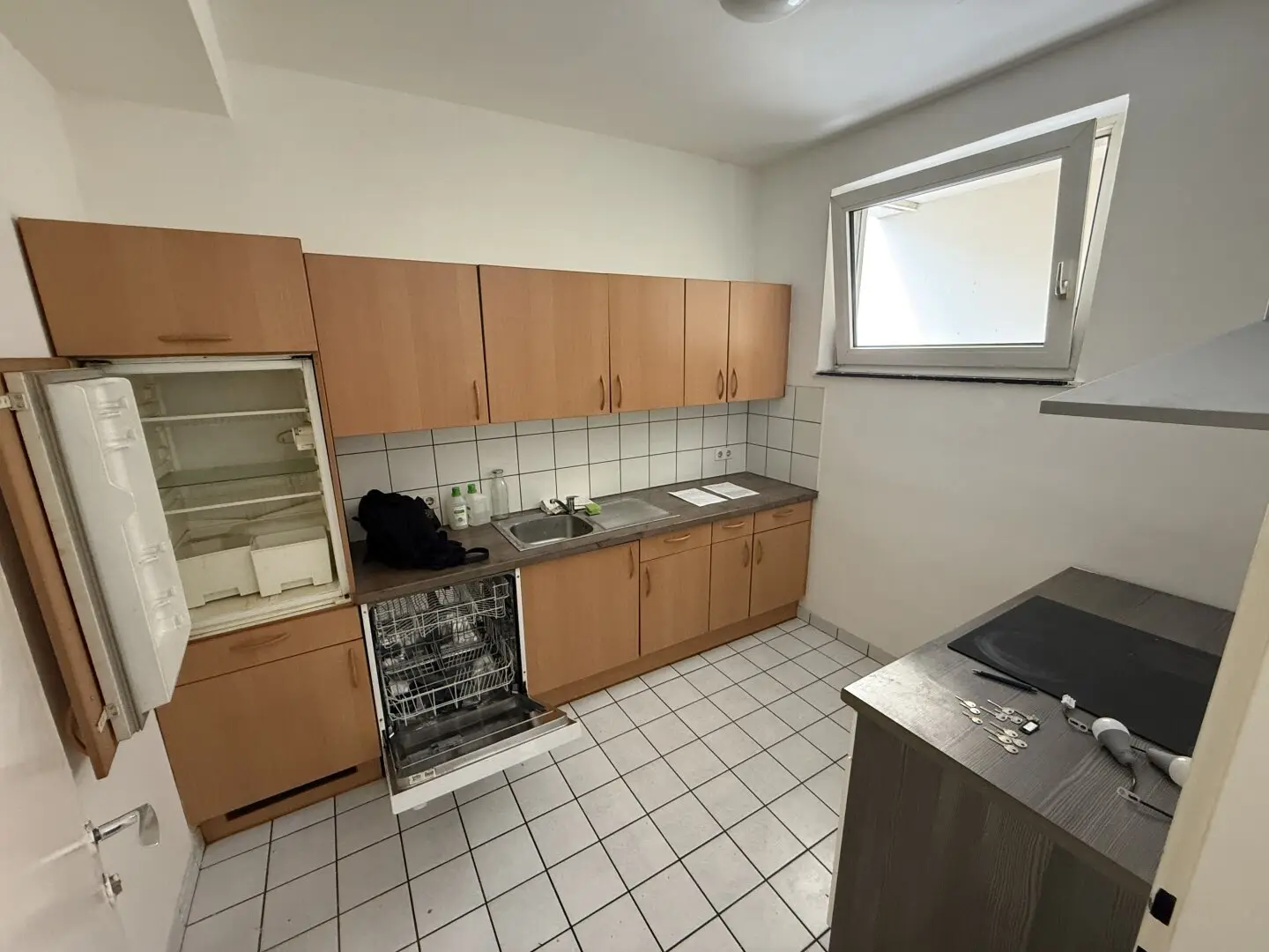 Moderne 2-Zimmer-Wohnung mit Einbauküche/Loggia und Aufzug in 1150 Wien zu mieten!