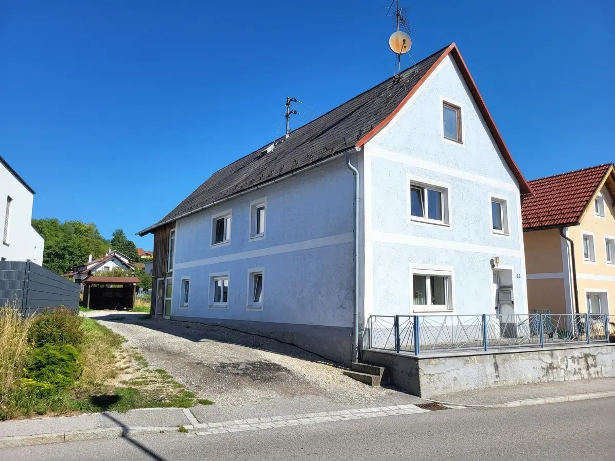 Sanierungsbedürftiges Wohnhaus mit schönem Garten