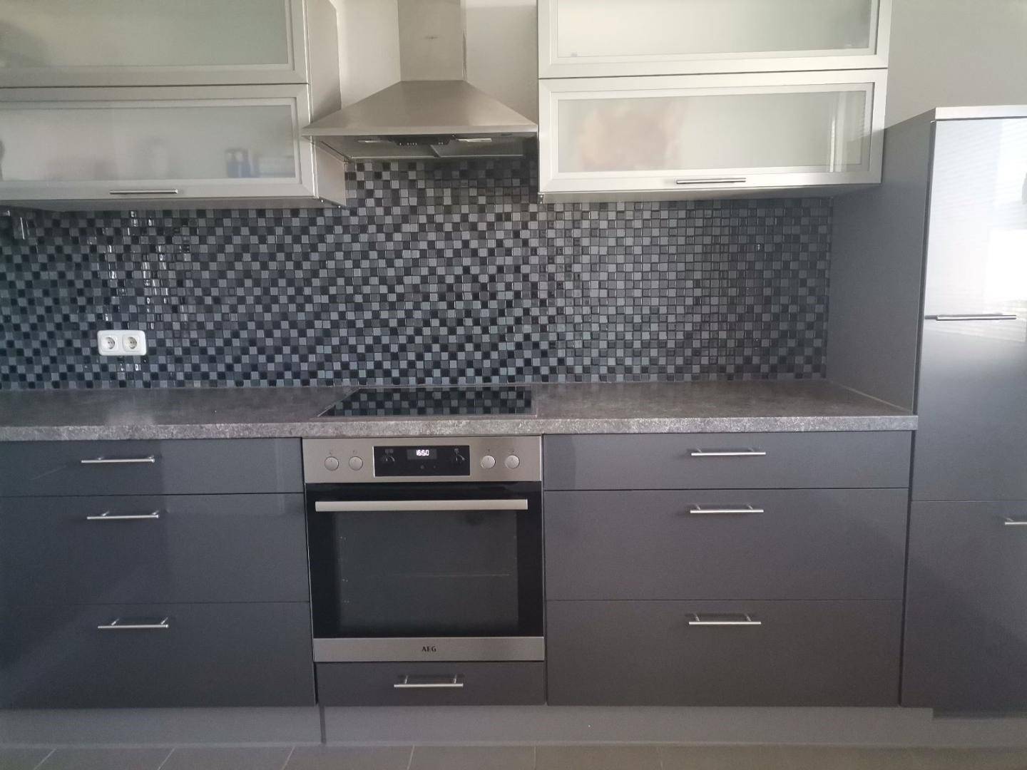 Renovierte Wohnung mit Loggia nahe der Straßenbahn