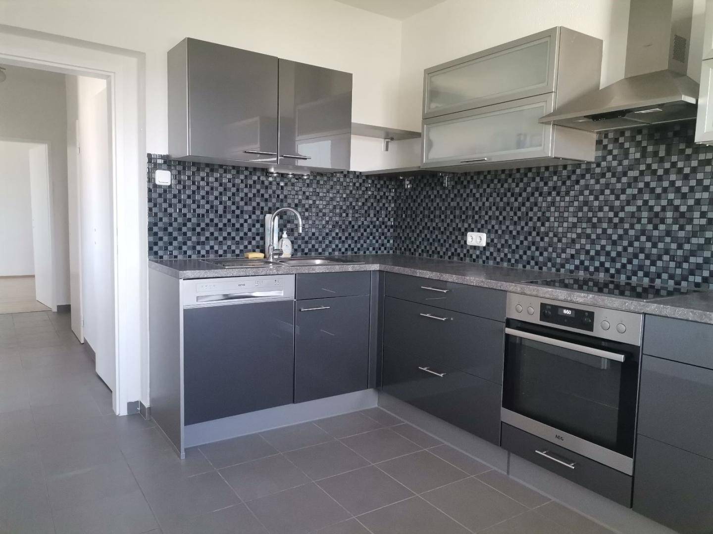 Renovated apartment with loggia near the tram