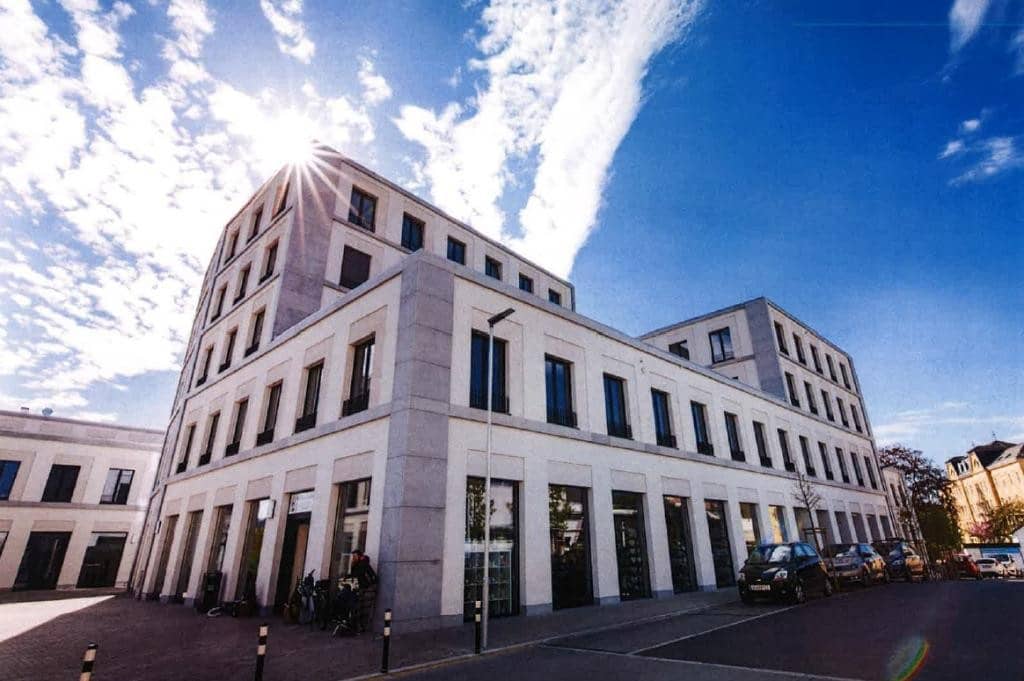 Retail space with generous sales area 900 m² and 220 m² storage in ONE available now