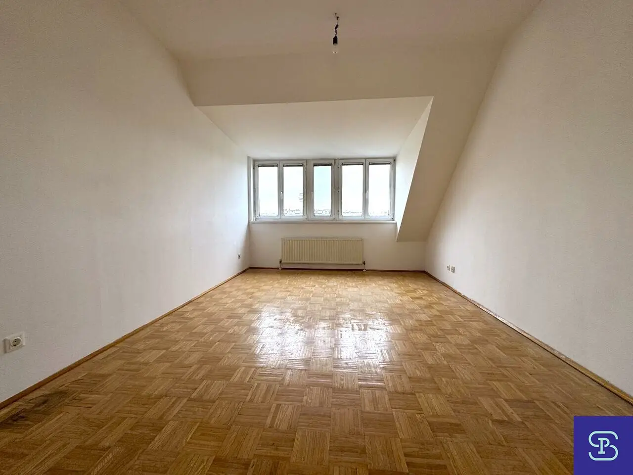 Commission-free: Indefinite 65m² Attic Apartment at Humboldtplatz - 1100 Vienna