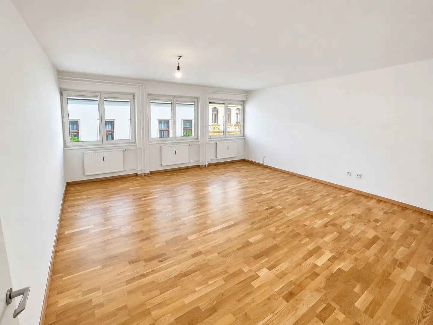 Living in Josefstadt – Bright apartment in sought-after inner-city location