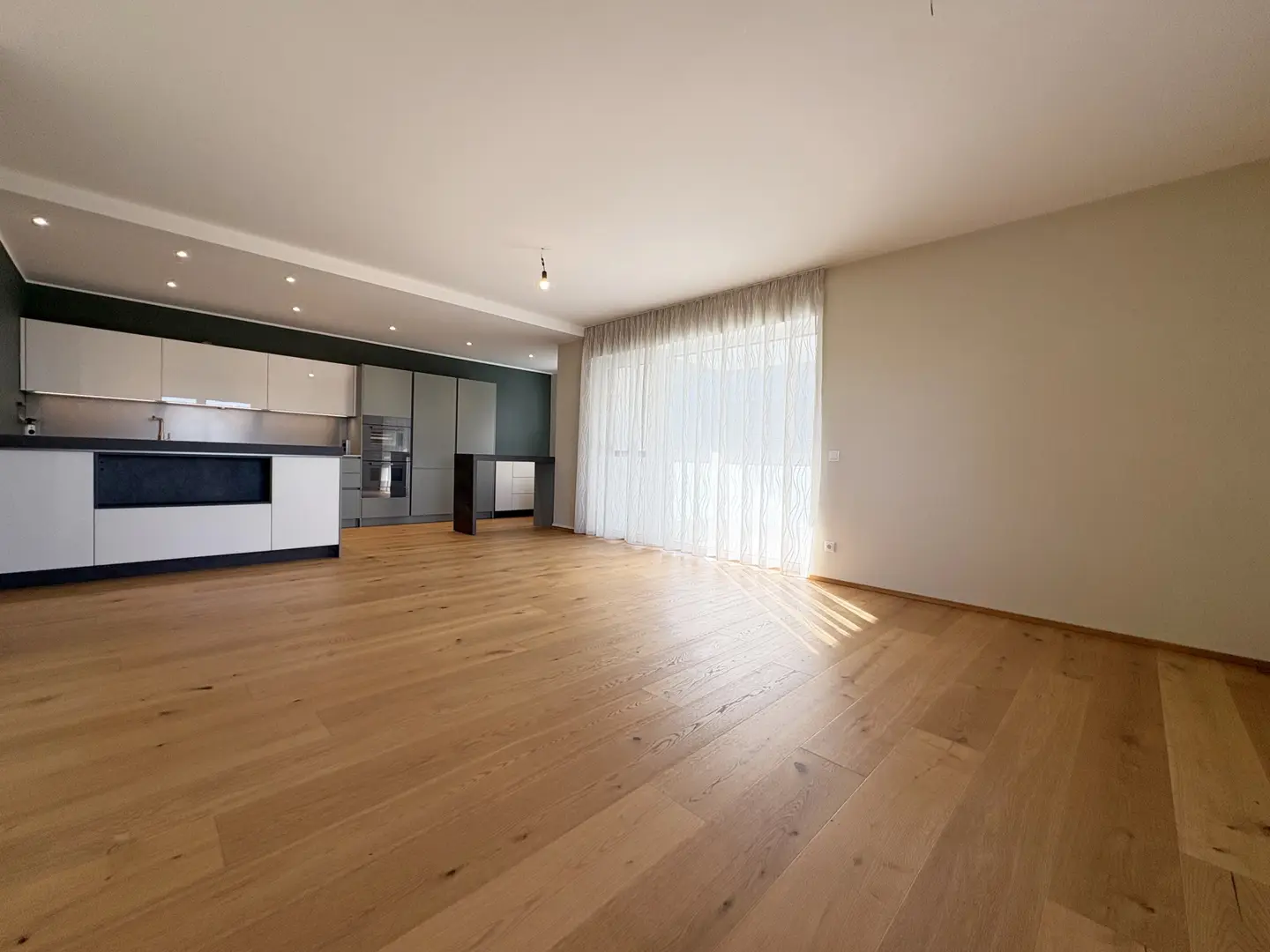 Bright apartment with panoramic view and underground parking