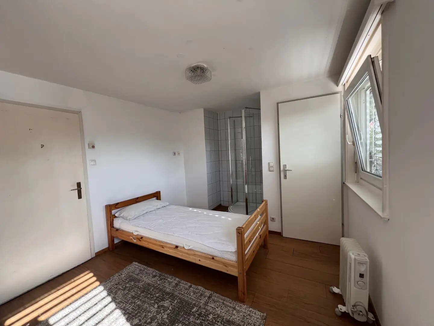 1 Zimmer Wohnung- komplett möbliert zu vermieten