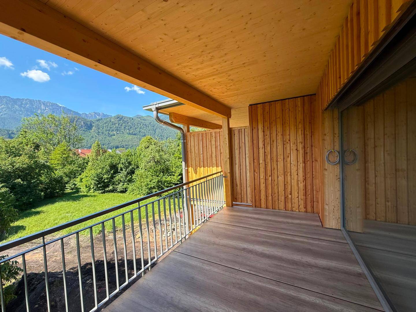 Brand new apartment with terrace and elevator