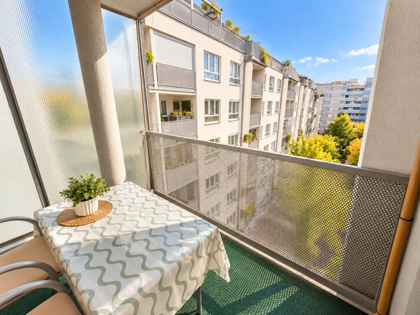 MEIN PLATZ IN DER STADT – CHARMANTE 2-ZIMMER-WOHNUNG MIT LOGGIA - ca 55 m² WFL - Neubau - Garage (optional)