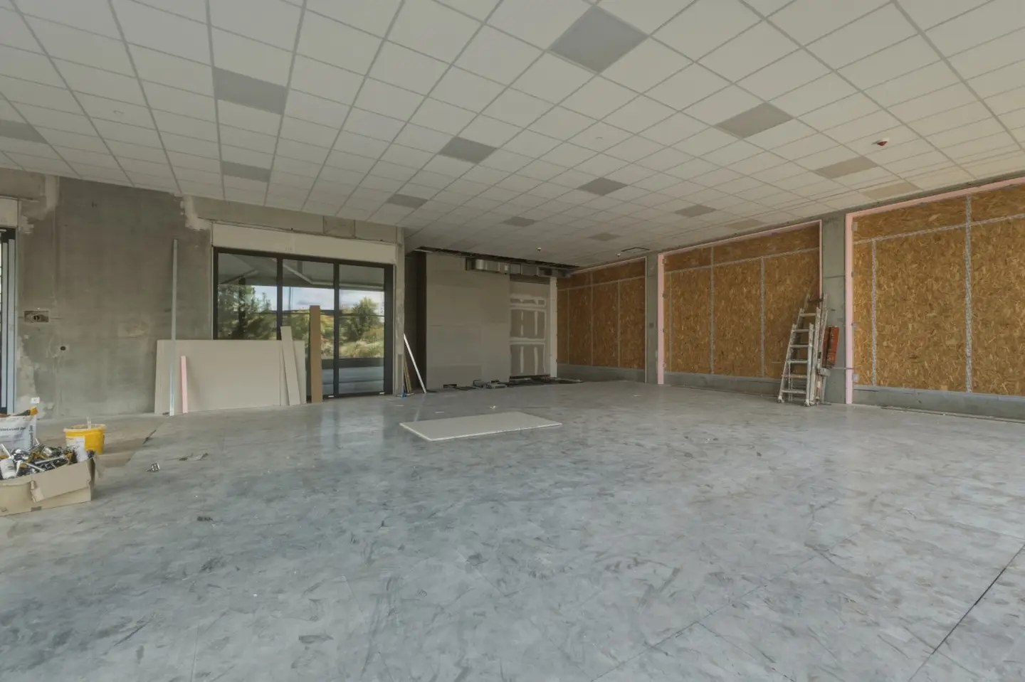 Moderne Showrooms, Brand Spaces &amp; Pop-up-Flächen am frequenzstärksten Wirtschafts- und Handelsknotenpunkt Österreichs