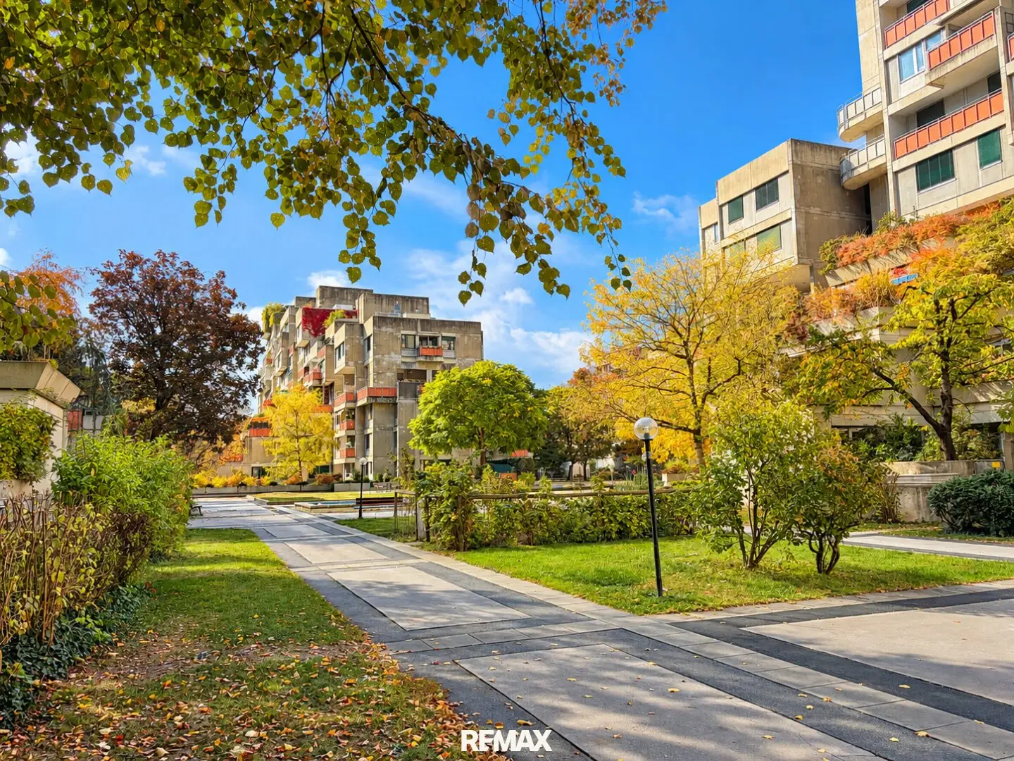 Living with special flair in Graz St. Peter, quietly located, with two balconies and underground parking space