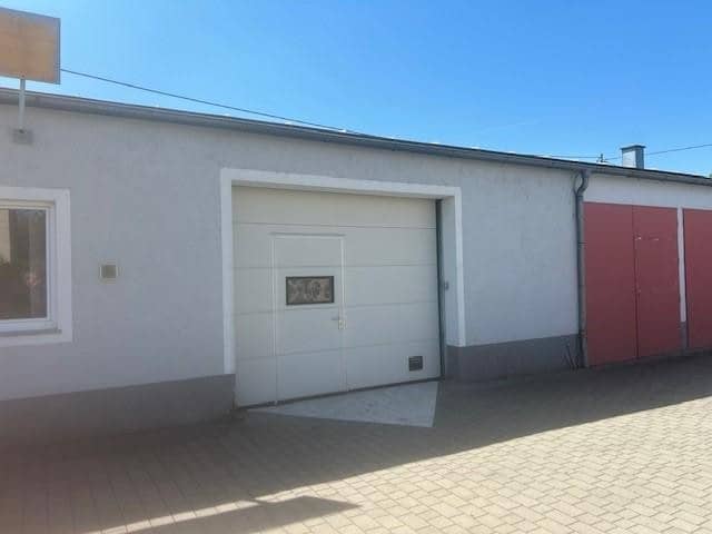 130 m² Büro modern  und  420 m²  Halle- Objekt 2 (das ist die rechte Seite) ab 1.10. verfügbar