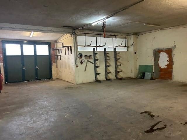 53 m2 Büro, 157m2 Halle,  150m 2 überdacht und 114 m2 nicht überdacht. OBJEKT 2