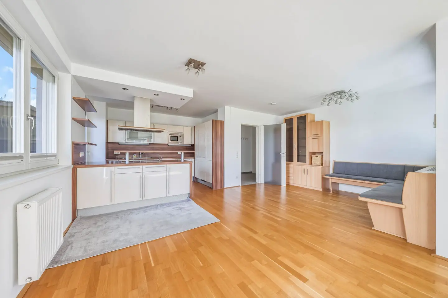 Wohnung mit Privatgarten und Tiefgaragenplatz