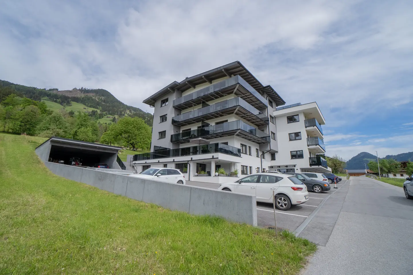 Sonnige Wohnung mit Terrasse und Bergblick