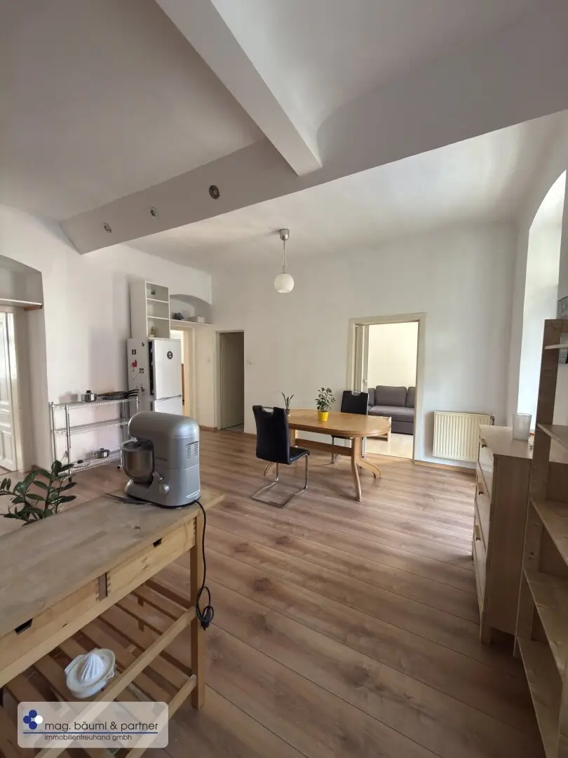 4-room apartment with large living balcony near Brunnenmarkt