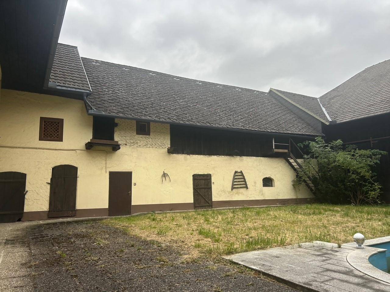 Alter Bauernhof  mit ca. 5000 m2 Dorfgebietswidmung  und   3000 m2 Grünland mit Fantasie