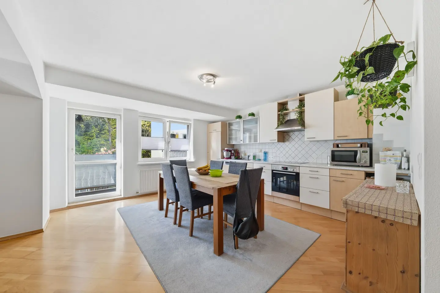 Spacious apartment with balcony and covered parking