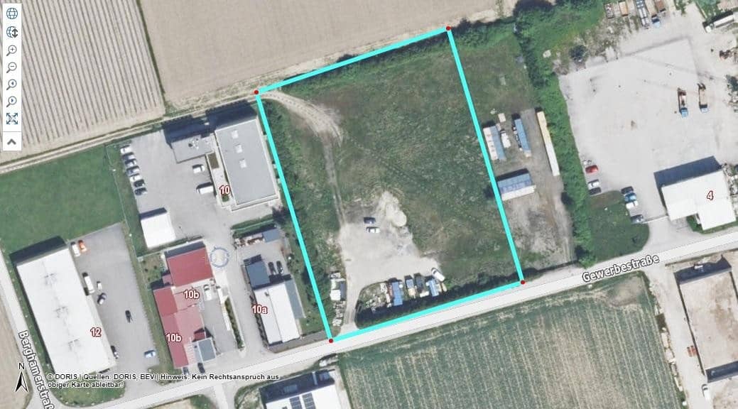 Land plot with building rights in an industrial area