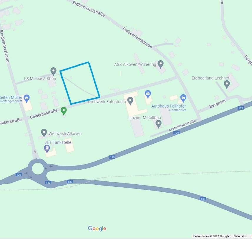Land plot with building rights in an industrial area