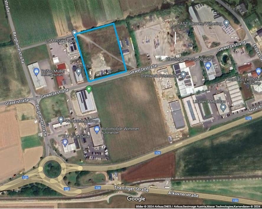 Land plot with building rights in an industrial area