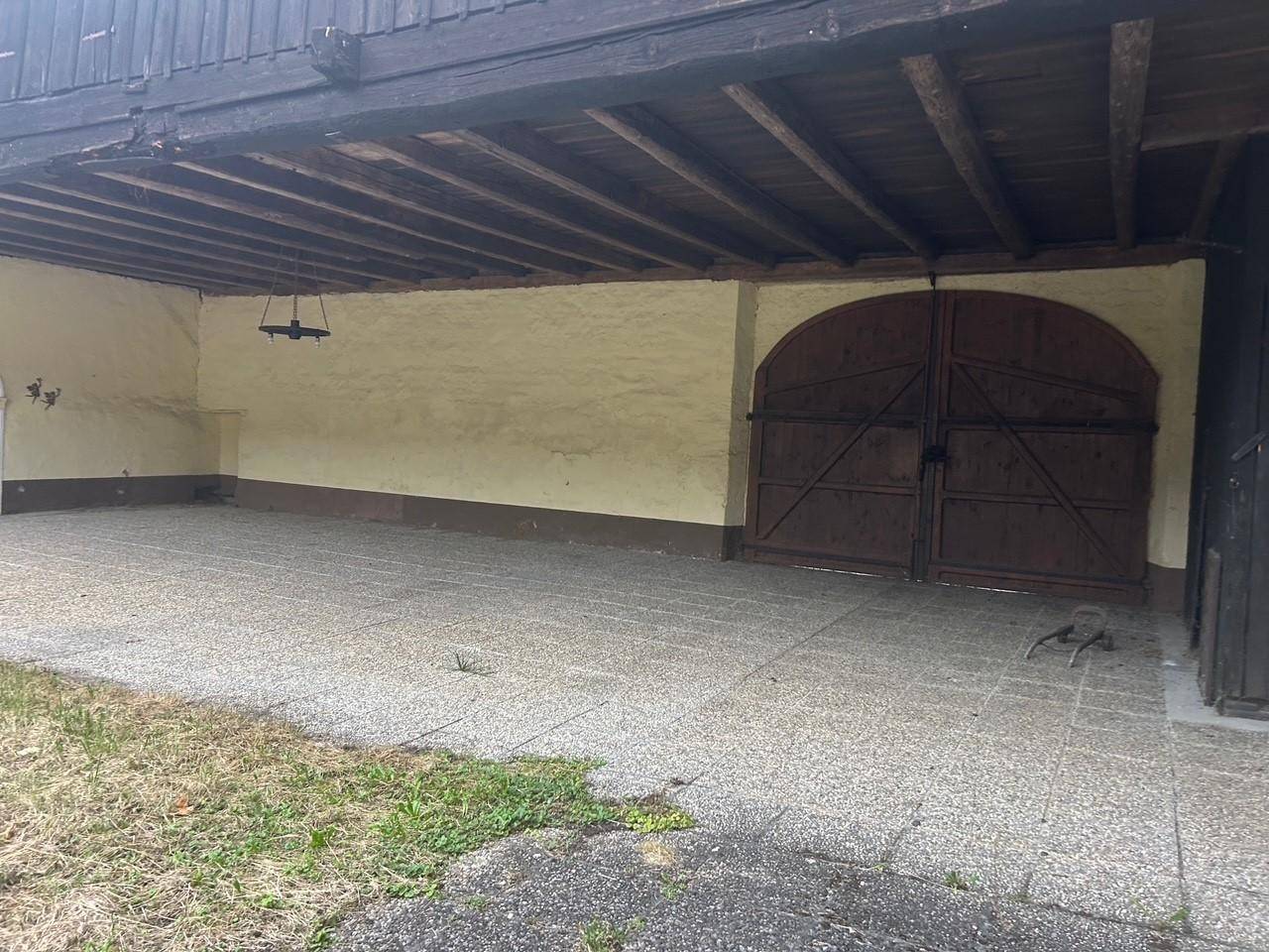 Alter Bauernhof  mit ca. 5000 m2 Dorfgebietswidmung  und   3000 m2 Grünland mit Fantasie