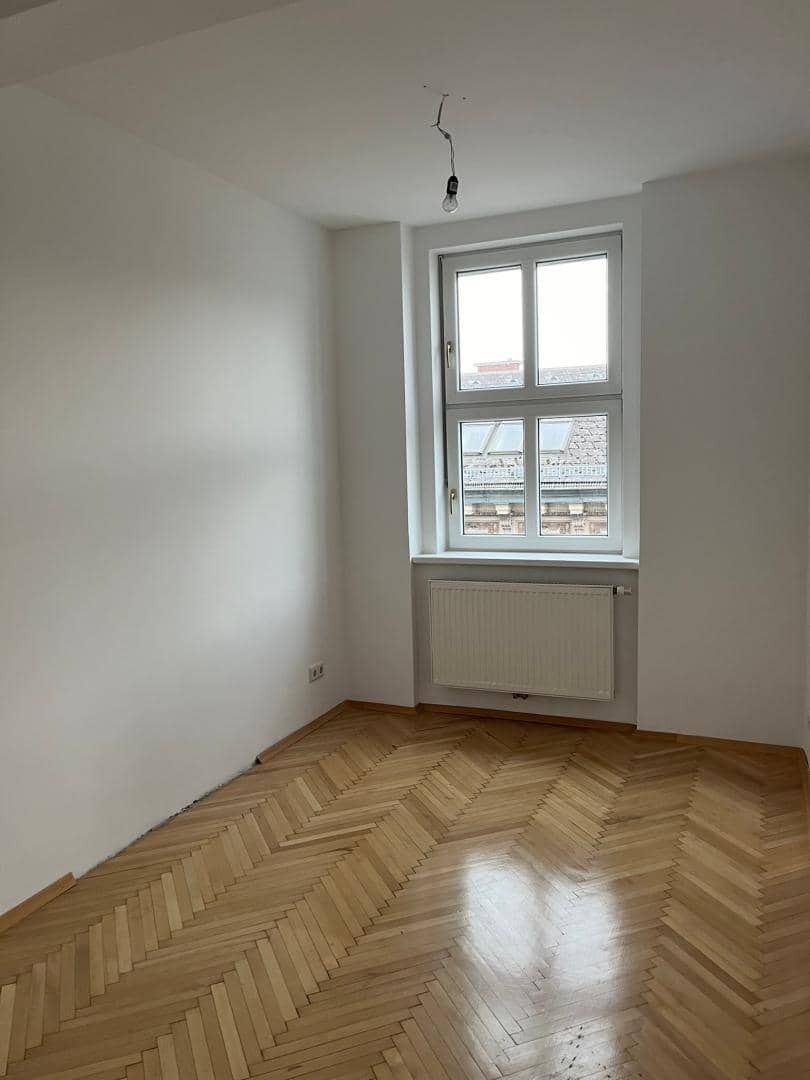 Central Linz living opposite Schillerpark