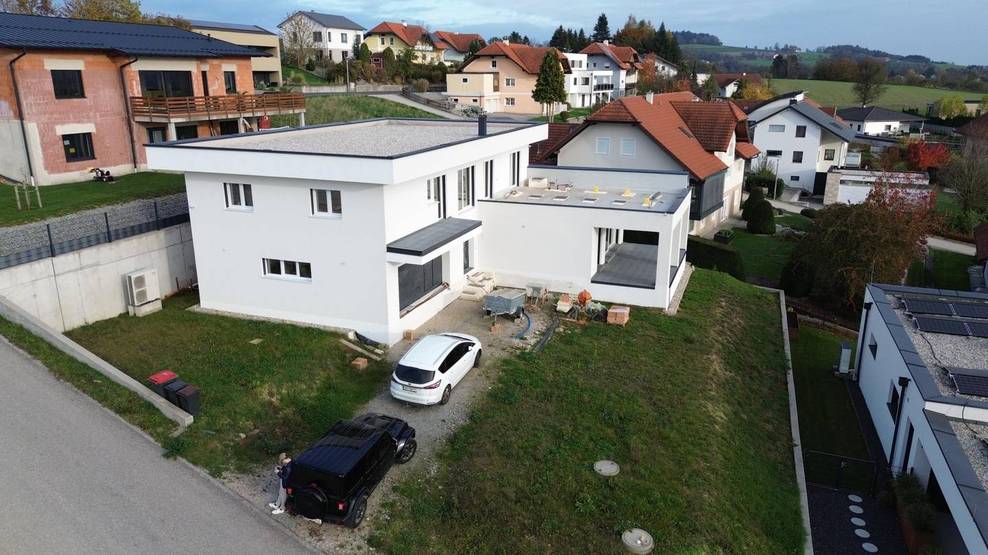 Großes Neubauhaus in Peuerbach mit 233 m² Wohnfläche und 2 Garagen