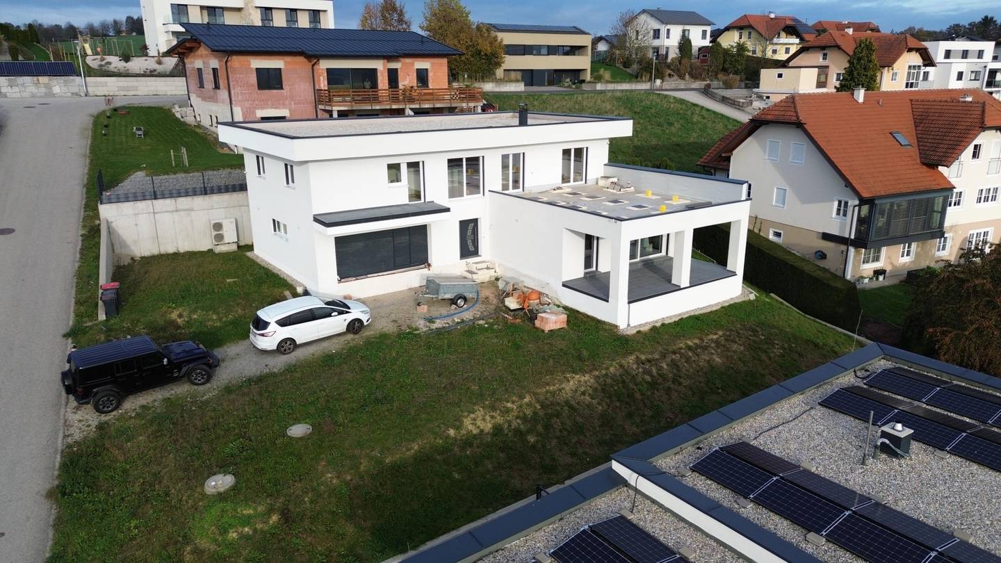 Großes Neubauhaus in Peuerbach mit 233 m² Wohnfläche und 2 Garagen