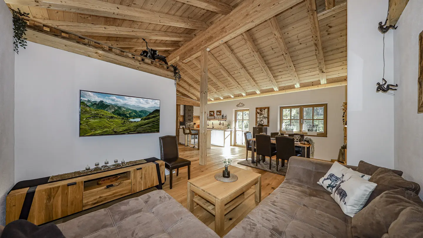 KITZIMMO-Exklusive Dachgeschosswohnung in idyllischer Lage - Immobilien Oberndorf.