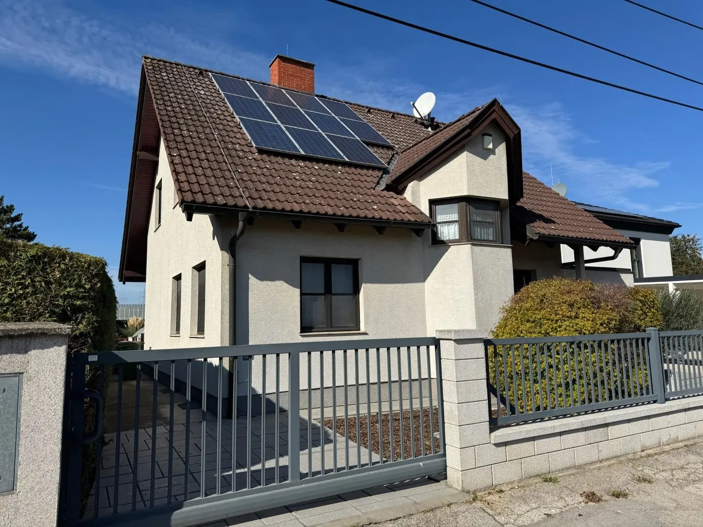Privatgarten mit Pool und Sauna Familienwohnung