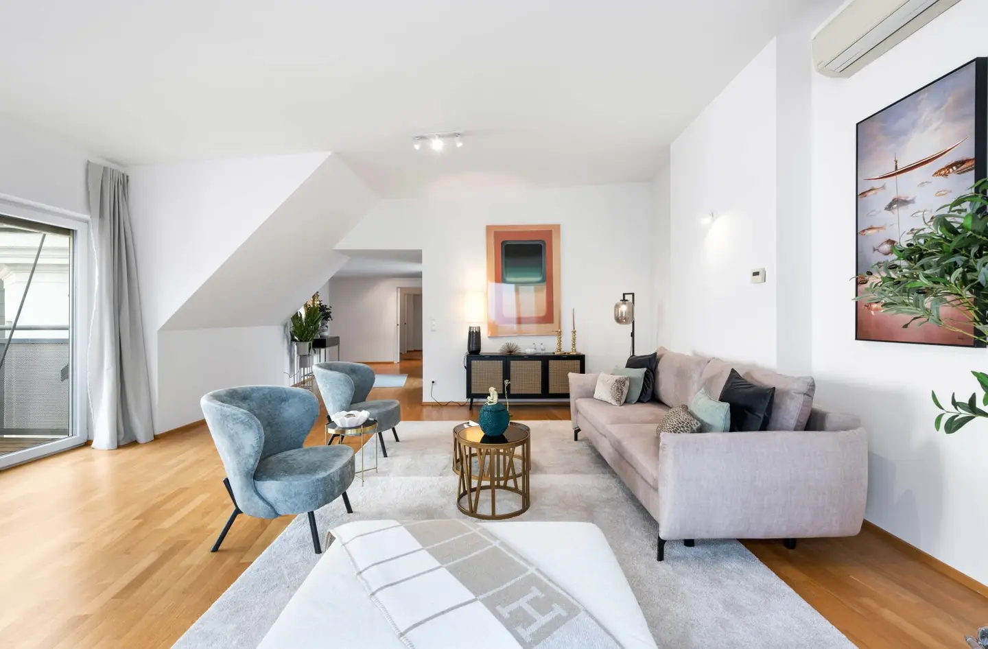 Kutschkerviertel ganz oben: Elegantes Dachgeschoss mit privater Terrasse &amp; Klimaanlage