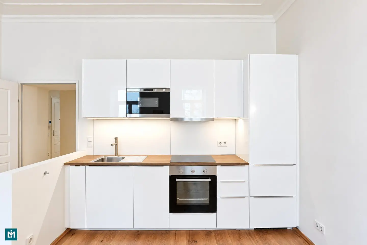 HOCHWERTIGE 2 - ZIMMER - WOHNUNG / NÄHE AUMANNPLATZ