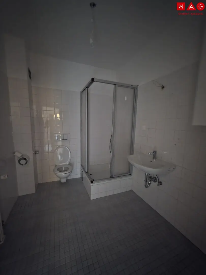Bad mit WC und Dusche