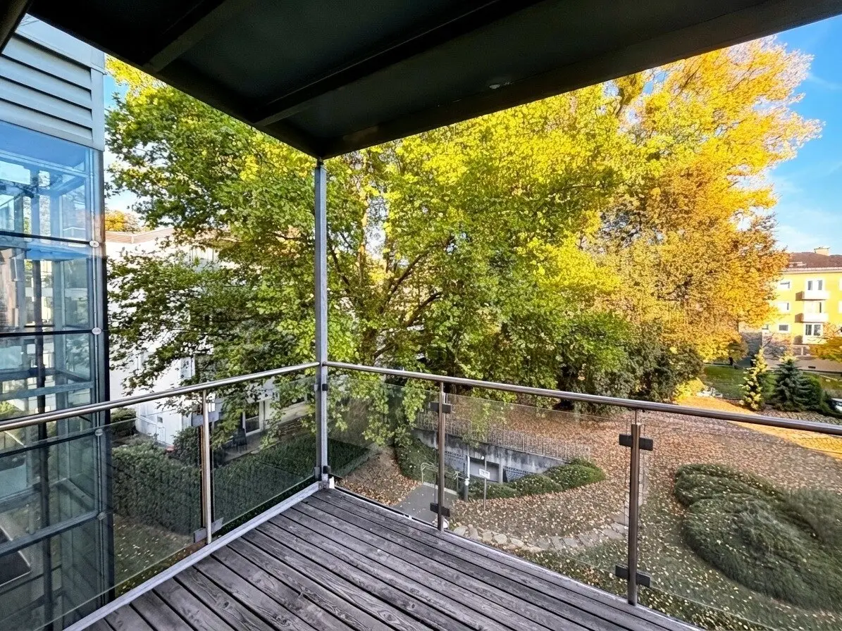 NEU sanierte Wohnung mit offener Wohnküche und Balkon