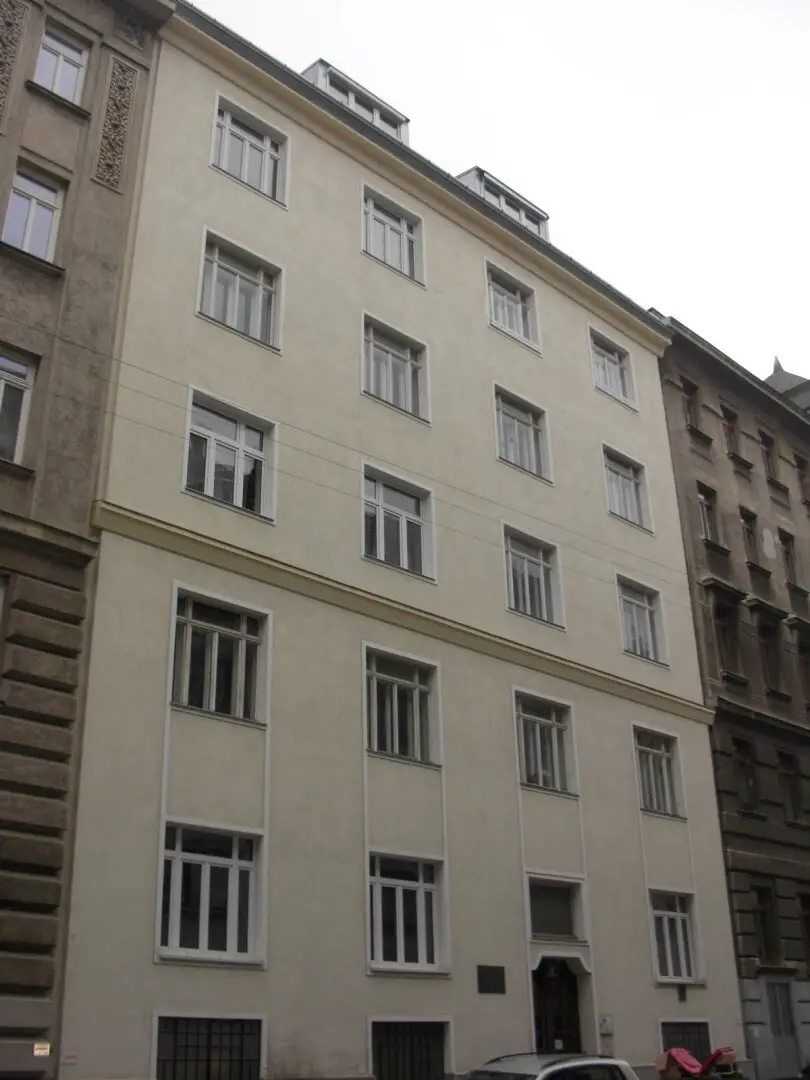 Blechturmgasse 2 room old building apartment