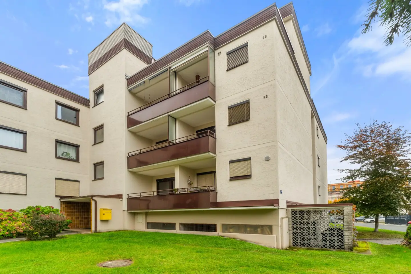 Anlage oder Eigenheim: 2,5-Zimmer-Wohnung mit Loggia, Lift &amp; Tiefgaragenplatz nahe Uni Klagenfurt!