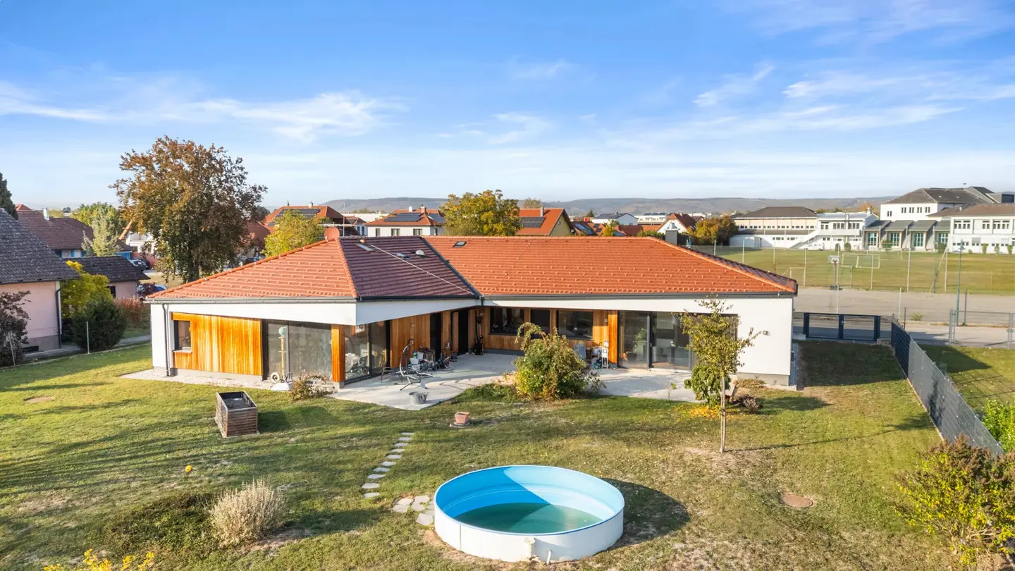 Modern living on one level – Spaciousness, natural materials and a special living experience