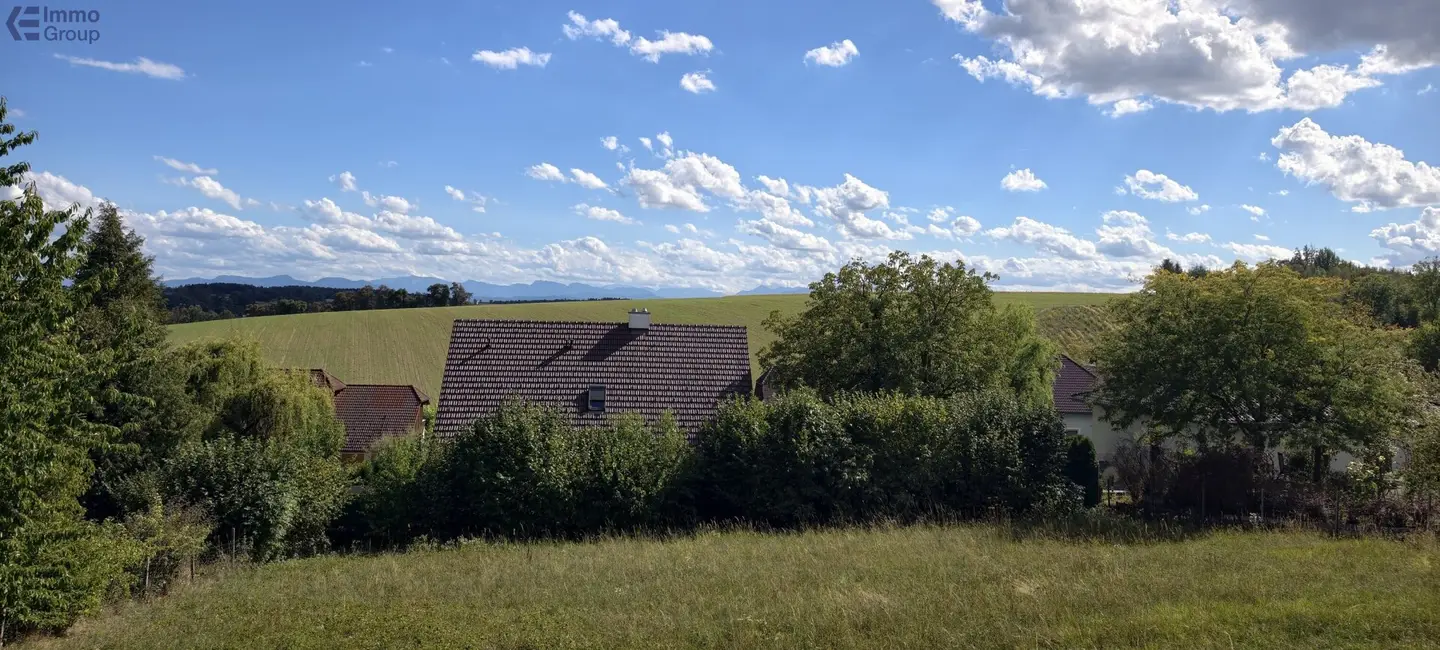 1,120 m² building plot with Alpine view in Weißkirchen an der Traun