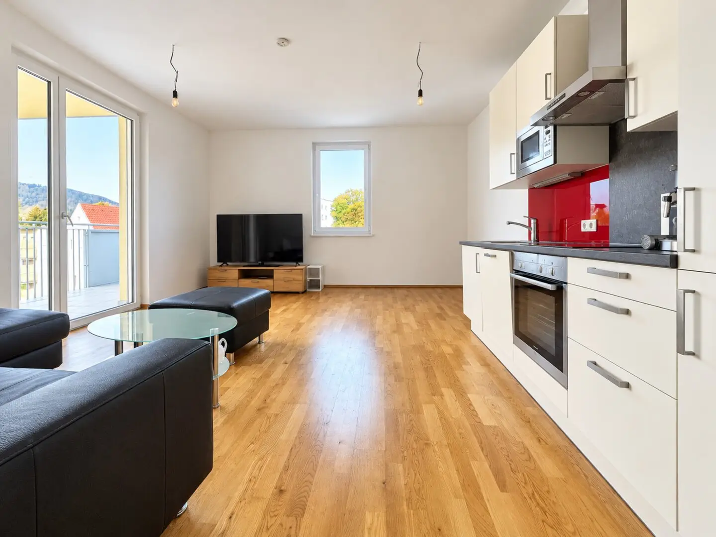 Attractive apartment with large balcony and fixed underground parking space in Geidorf!