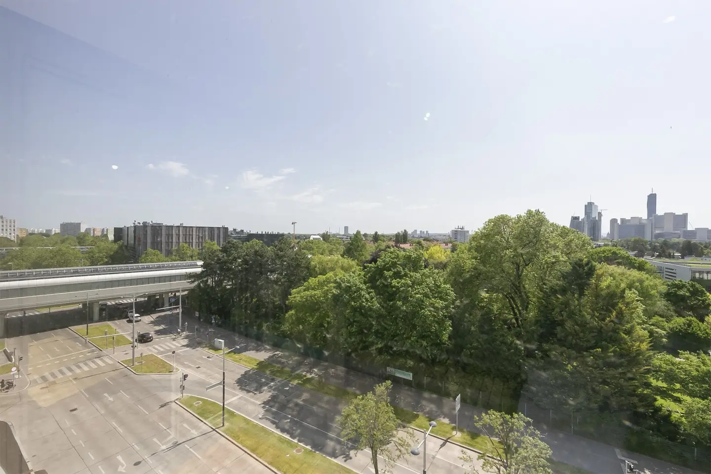V22 Living - 2 Zimmer im 6. Stock mit Grünblick und Rooftop Pool