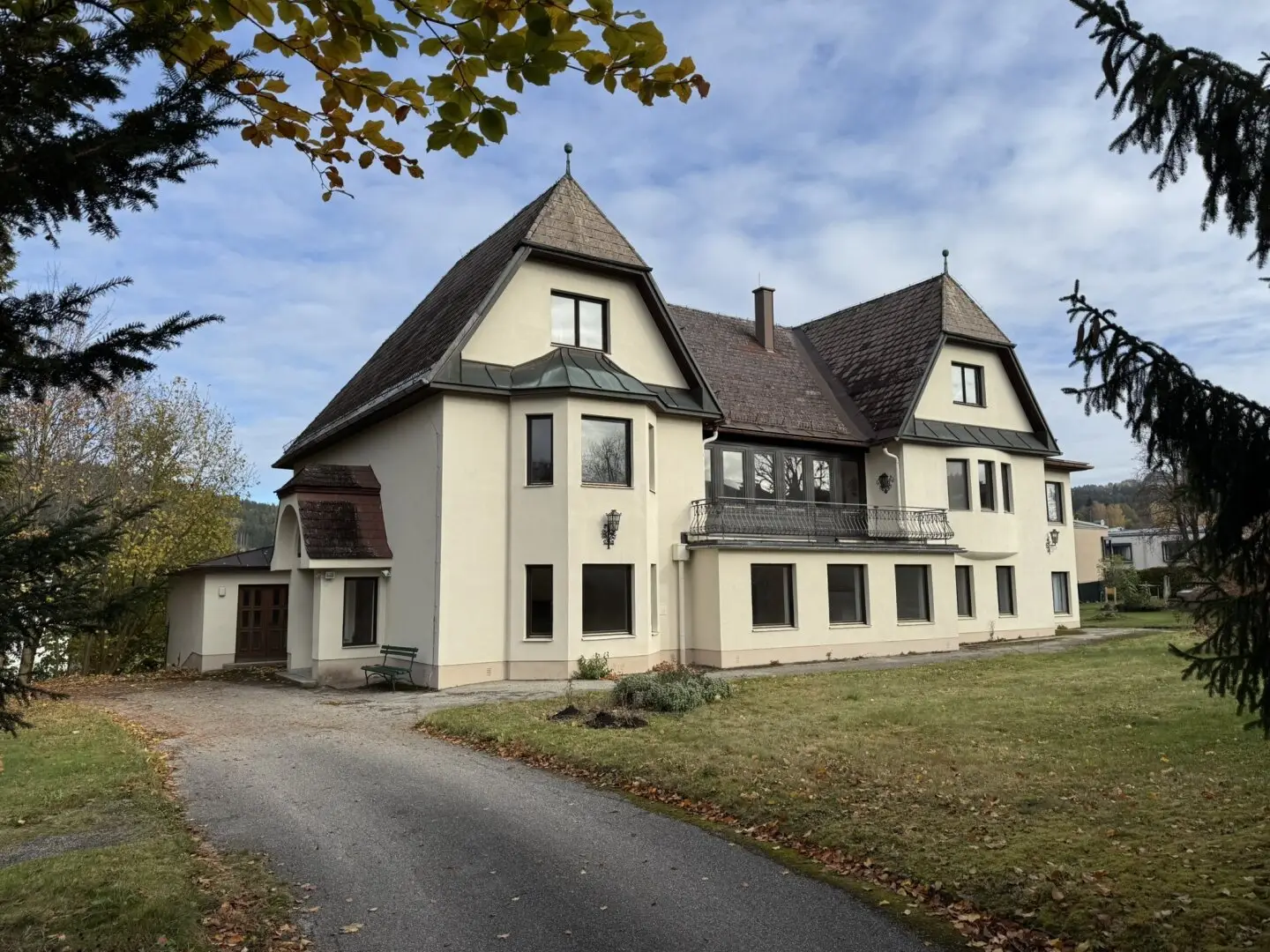 Historische Eleganz inmitten einer grünen Oase