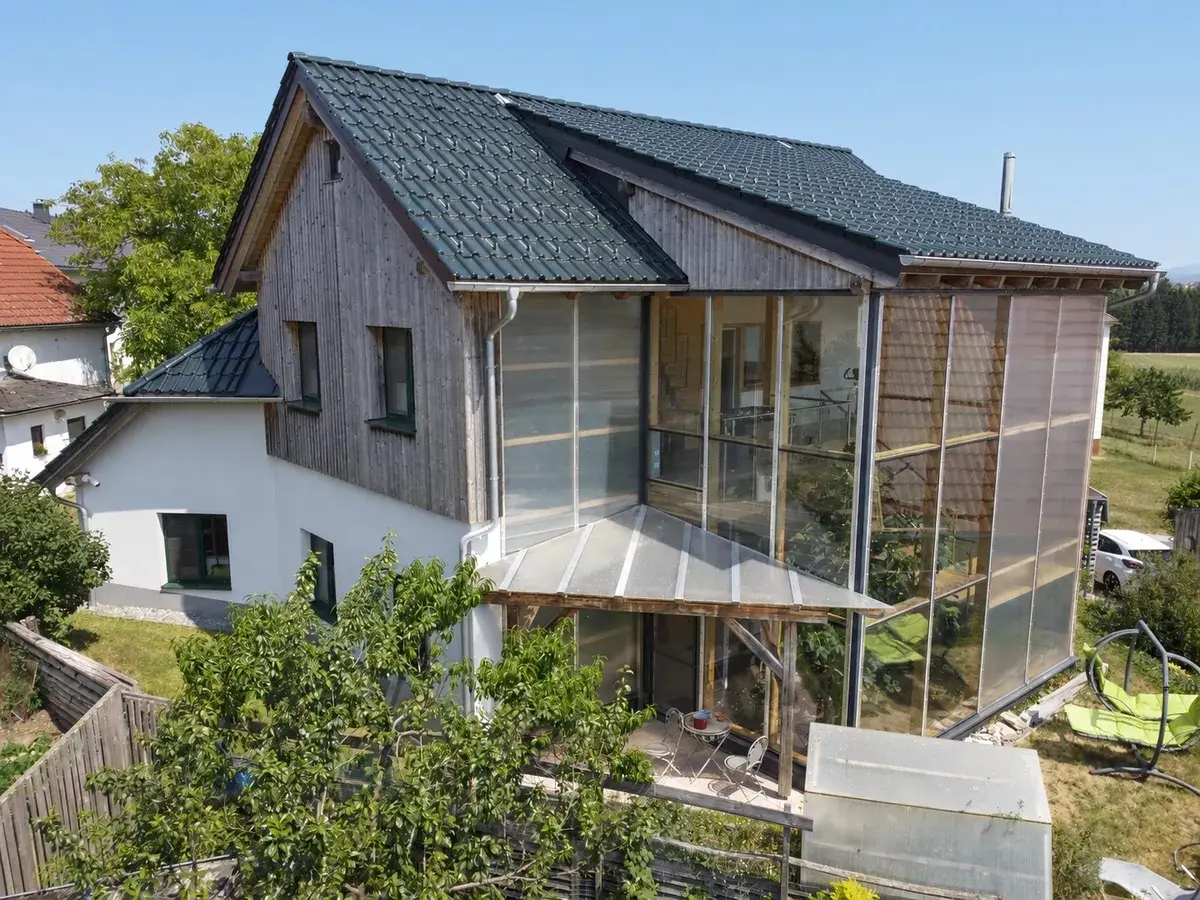 Familienwohnung mit Wintergarten und Garage