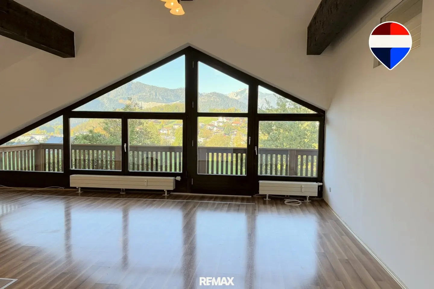 ZU MIETEN! 2-Zimmer-Wohnung mit Kachelofen und herrlichem Balkon in sonniger Ruhelage von Bad Ischl!