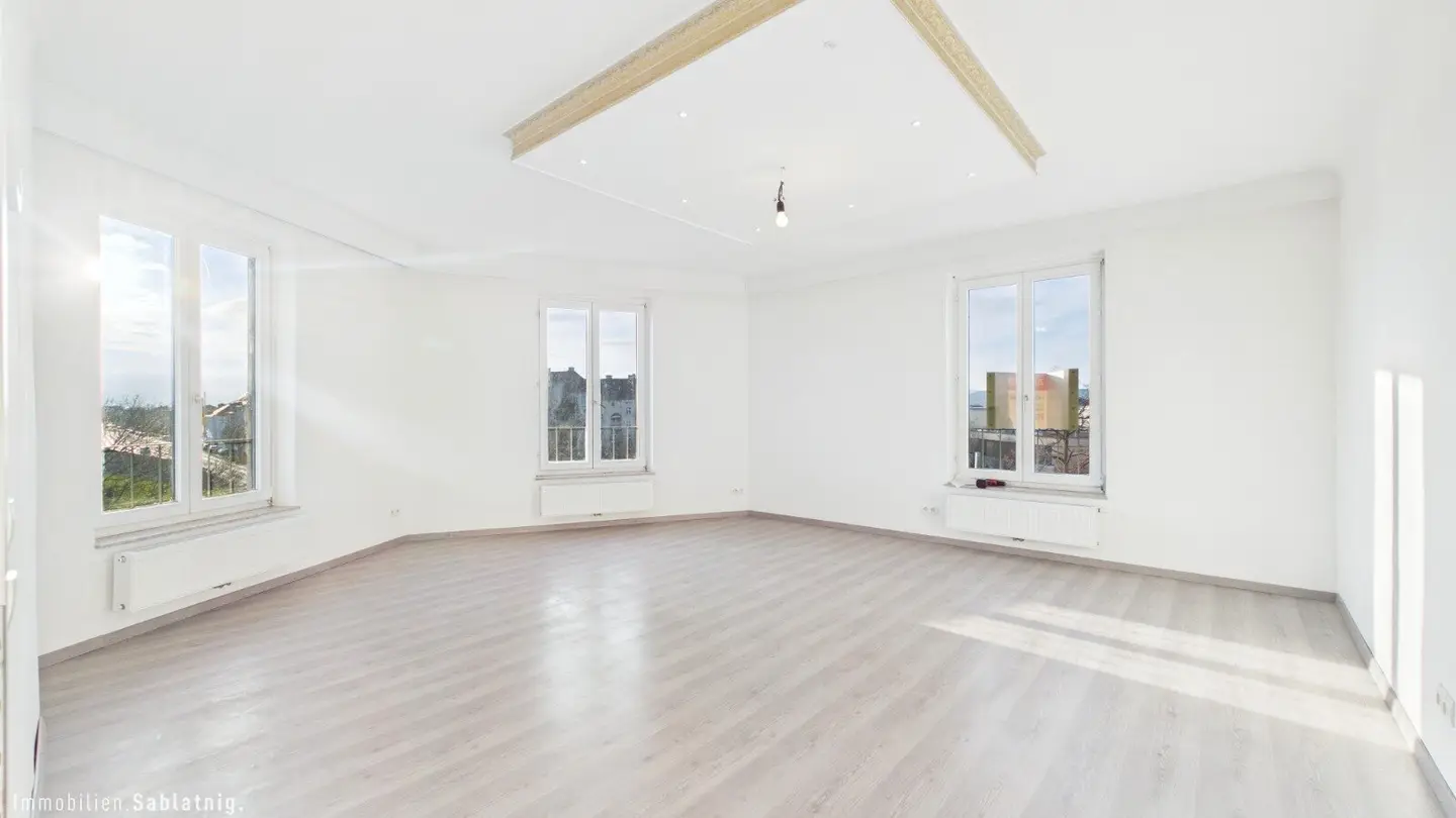 VOLLSANIERT! BALKON! STADTBLICK! Moderne 3-Zimmer-Wohnung mit ca. 80 m² Wohnfläche in Wiener Neustadt – einziehen und wohlfühlen!