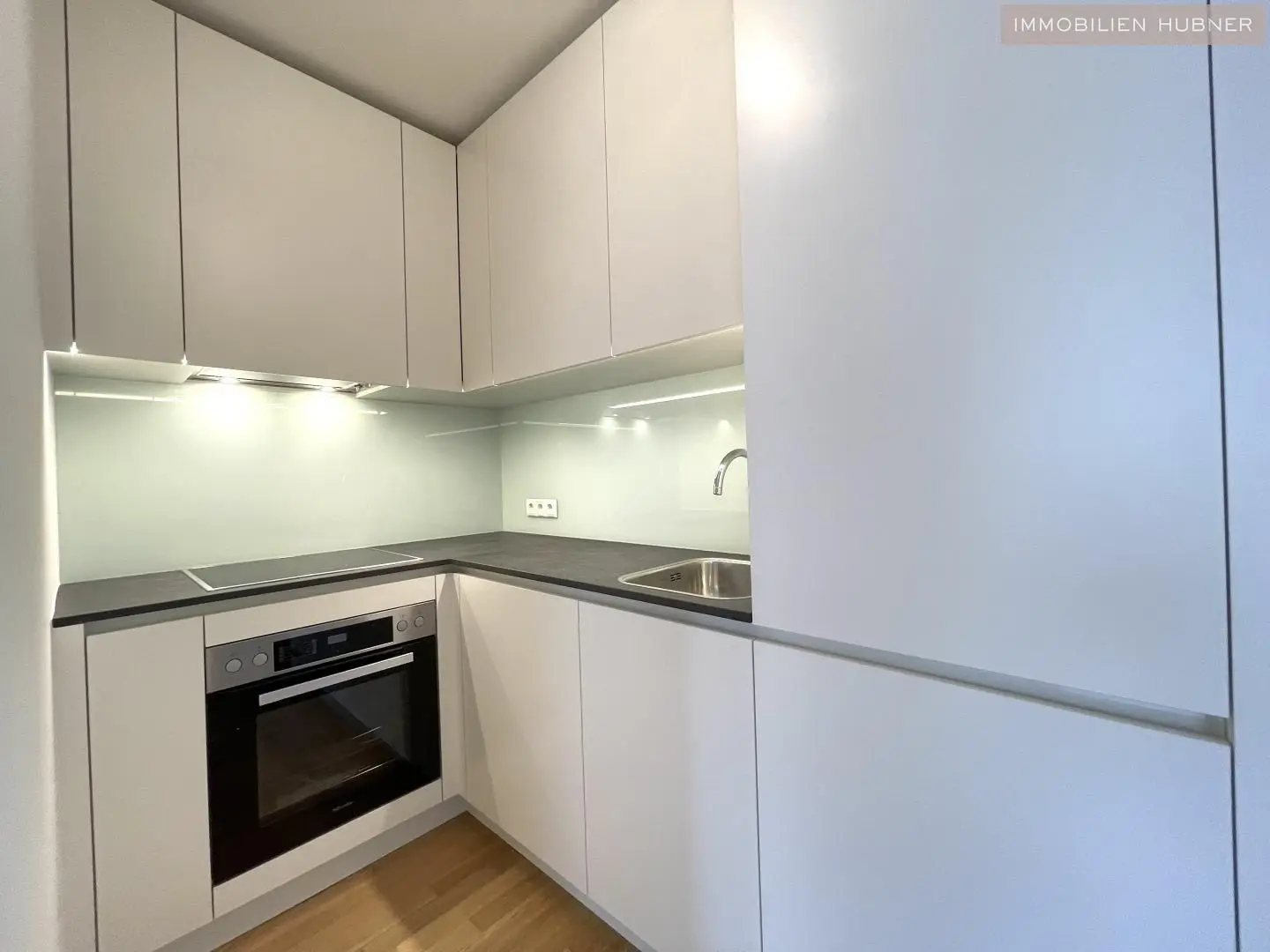 Lichtdurchflutete Neubauwohnung mit Balkon nah U Bahn