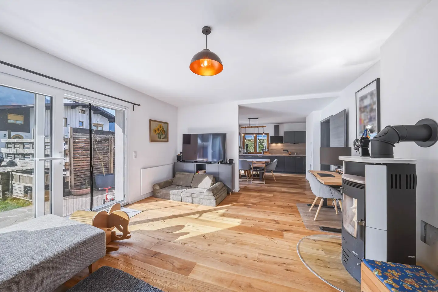 Modernisierte Ferienwohnung mit eigenem Garten und Carport