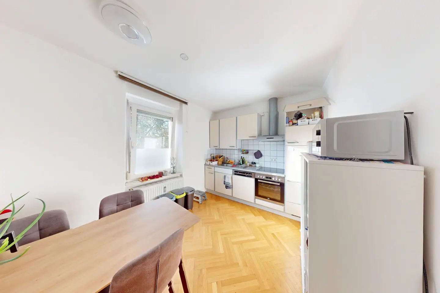Cozy 2-room apartment in good location with car parking space